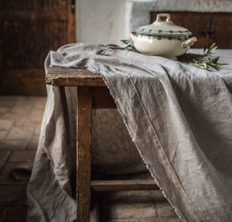 Vintage Linen Tablecloths, Rough Linen, Design Japonais, Custom Table Cloth, Ivy House, Classic Table, Design Textile, Linen Sheets, European Linens