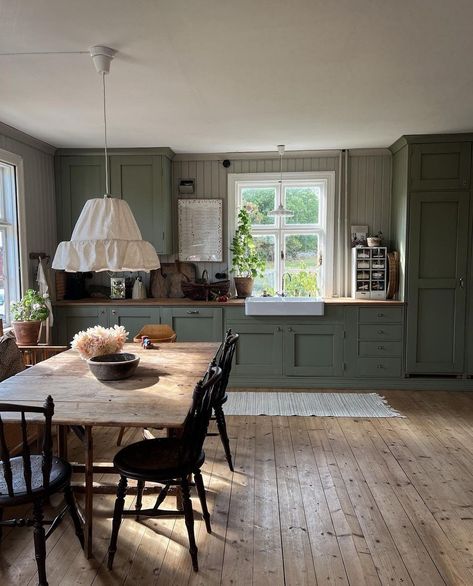 Dela Av Rum, Swedish Country House, Swedish Farmhouse, Swedish Kitchen, My Scandinavian Home, Swedish Cottage, Fresh Farmhouse, Swedish House, Home Design Ideas