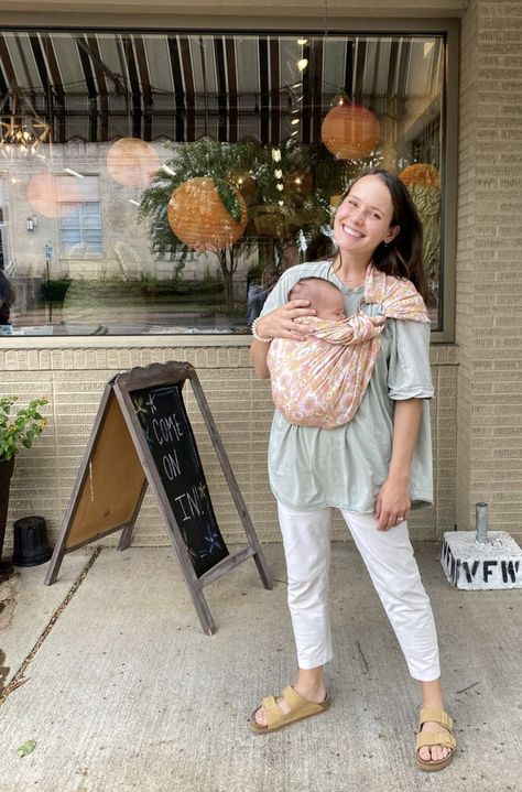 Mary Kate Robertson Outfits, Modern Mom Aesthetic, Waldorf Mom Style, Post Pardom Outfits, Natural Mom Aesthetic, Pinterest Mom Aesthetic, Babywearing Aesthetic, Organic Mom Aesthetic, Post Partum Aesthetic