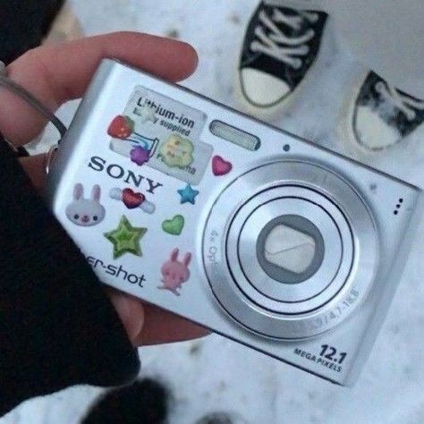 Sony Camera Aesthetic, Cute Camera, Camera Aesthetic, Camera Photos, Retro Gadgets, Old Cameras, 2000s Aesthetic, Sony Camera, I'm With The Band