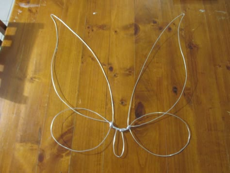 Fairy Wings Tutorial, Make Fairy Wings, Butterfly Wings Diy, Tinkerbell Wings, Tinkerbell Party Theme, Wings Tutorial, Elf Wings, Diy Fairy Wings, Fairy Costume Diy