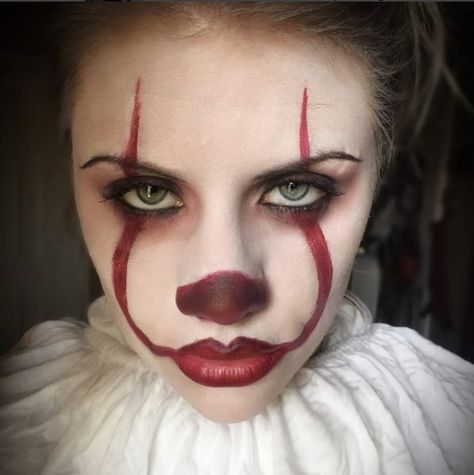 It Make Up Halloween, Pennywise Make Up Female, Clown Makeup Pennywise, Scary Halloween Clown Makeup, Easy Penny Wise Makeup, Creepy Clown Face Paint, Pennywise Makeup Boy, Face Painting Scary, Face Paint Halloween Ideas