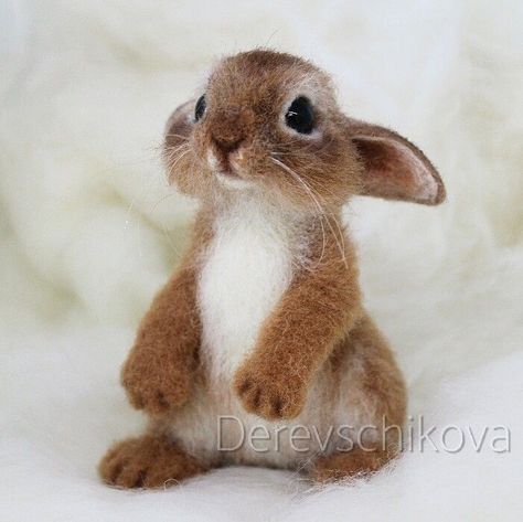 Tovad Ull, Needle Felting Diy, Felted Wool Crafts, Wool Needle Felting, Wool Animals, Needle Felting Tutorials, Felt Bunny, Felt Mouse, Needle Felting Projects