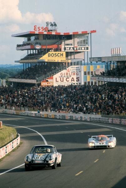 Jean-Claude Parot (FRA) / Jacky Dechaumel (FRA) Porsche 911S ahead of Jo Siffert (SUI) / Derek Bell (GBR) John Wyer Automotive Porsche 917L Le Mans 24 Hours, Le Mans, France, 12-13 June 1971. Sport Cars Aesthetic, Aesthetic Sports, Porsche Racing, Cars Aesthetic, Car Luxury, Real Racing, Fast Sports Cars, Course Automobile, Porsche 917