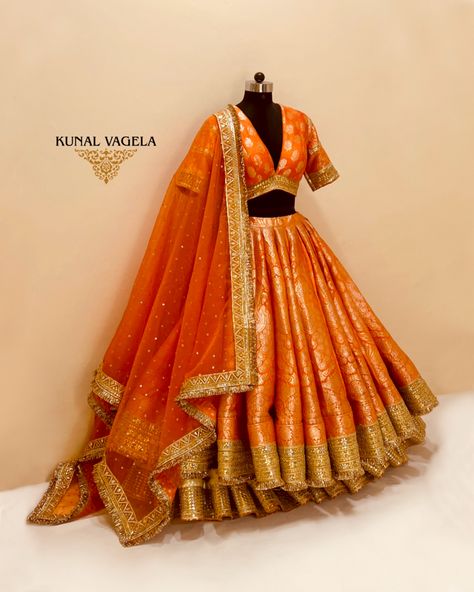 Sider Lehnga, Orange Lengha, Lehenga Outfits, Gorgeous Lehenga, Function Dress, 2023 Bride, Bridal Entry, Saree Gowns, Heavy Lehenga