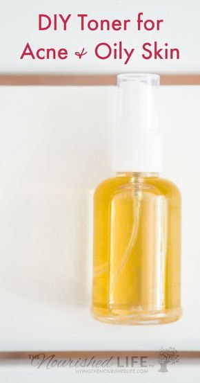 A bottle of homemade facial toner for acne-prone skin Diy Oily Skin Care, Diy Face Toner For Acne, Diy Face Toner For Oily Skin, Toner For Oily Skin, Homemade Toner, Acne Toner, Diy Toner, Homemade Skincare, Skincare Diy