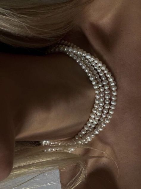 Rhys Larsen And Bridget, Bridget Rhys, Pearl Necklace Aesthetic, Rhys Larsen, Bridget Von Ascheberg, Dior Lipgloss, Jewelry Mood Board, Twisted Games, Royalty Aesthetic