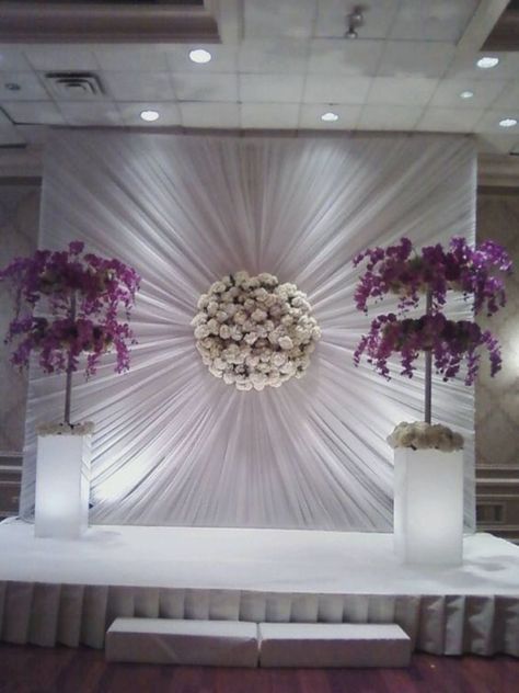 Event Decor With Plants, Draping Backdrop, Hiasan Perkahwinan, Fun Wedding Decor, Decoration Evenementielle, Deco Champetre, Diy Wedding Backdrop, Wedding Backdrop Decorations, Backdrop Wedding