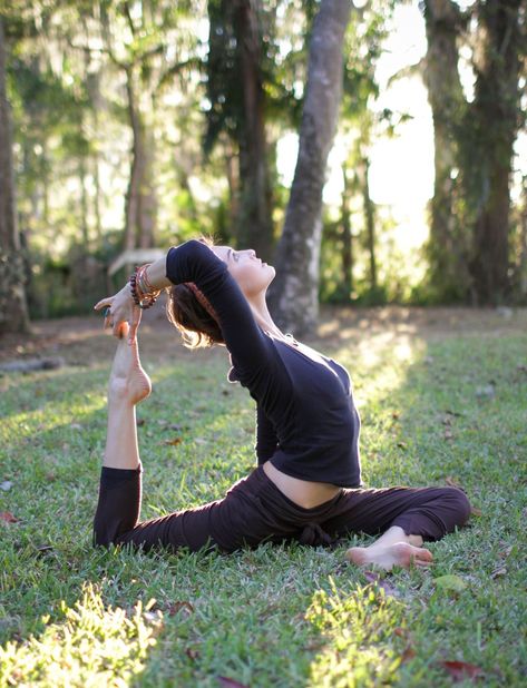 (via Bridget’s Choice | Yoga on Instagram: “core work every day 🤸🏽‍♀️🥰” in 2023 | Yoga photoshoot, Yoga photos, Yoga photoshoot... Yoga Photoshoot Ideas, Yoga Photoshoot, Yoga Aesthetic, Yoga Inspo, Core Work, Lotus Pose, Yoga Photos, Beautiful Prayers, Outdoor Yoga