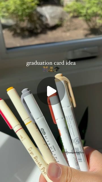 sarah 💐 on Instagram: "grad card idea 💡🧸🎓🎉 congrats to all the recent grads! 
•
•
•
#cardmaking #cardideas #cardinspo #greetingcard #art #diy #craft #bdaycard #mildliners #doodle #stationery #aesthetic" Graduation Cards Diy, Diy Graduation Cards, Stationery Aesthetic, Grad Cards, Graduation Card, Graduation Diy, Congrats Grad, Graduation Cards, Diy Cards