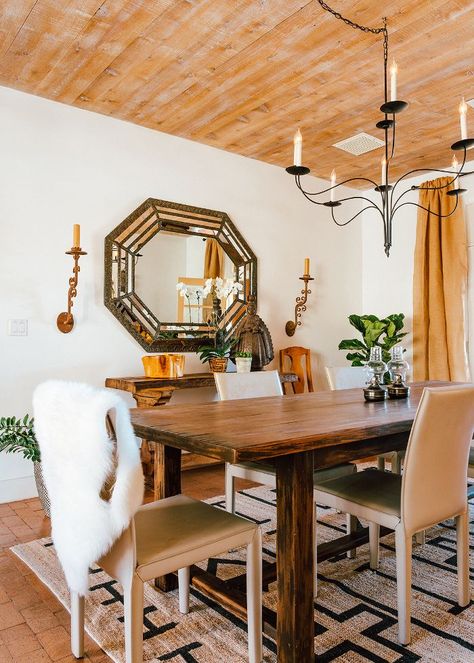 desert chic dining room Modern Hacienda Style Homes, Modern Desert Home, Modern Hacienda, Vw Dune Buggy, Hacienda Homes, Hacienda Style Homes, Desert Chic, Santa Fe Style, Hacienda Style