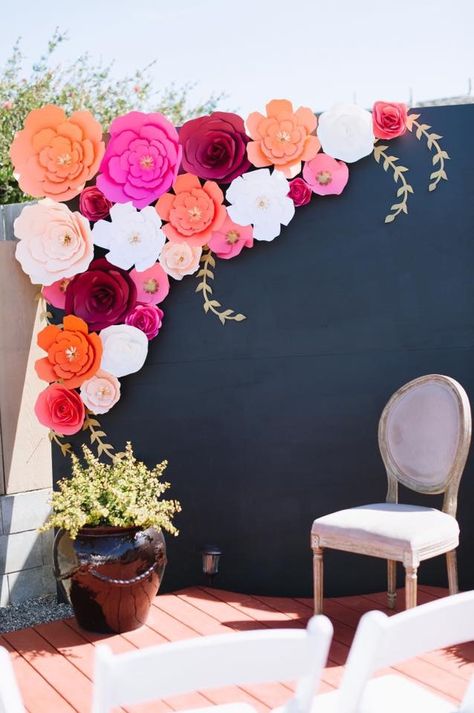 Floral Backdrop For Birthday, Paper Flower Photo Wall, Tea Party Photo Backdrop, Flower Photo Backdrop, Paper Flowers Backdrop, Paper Flower Backdrop Diy, Easter Backdrop, Diy Tea Party, Backyard Bridal Showers