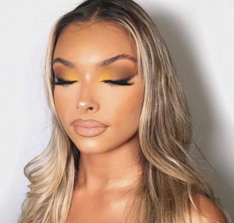 Prom Makeup Look, Yellow Eye Makeup, Pretty Eyeshadow, Yellow Makeup, Yellow Eyeshadow, Fancy Hair, Holiday Makeup Looks, Glam Makeup Look, Eye Makeup Designs