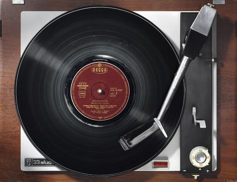 Lp Player, Old Record Player, Vinyl Albums, Retro Record Player, Vinyl Player, Records Vinyl, Dj Setup, 광고 디자인, Vinyl Record Player