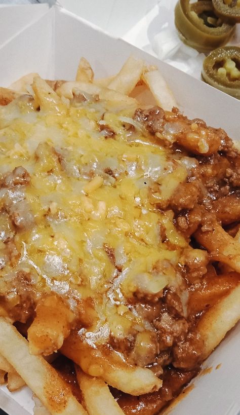 Chilly Cheese Fries, Chili Cheese Fries Recipe, Chilli Cheese Fries, Chili Fries, Soulmate Au, Chili Cheese Fries, Carl's Jr, Fav Food, Beef Chili