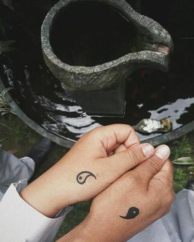 Frida Kahlo Tattoos, Him And Her Tattoos, Tatto Boys, Yang Tattoo, Small Couple Tattoos, Cute Couple Tattoos, Tattoos Infinity, Couple Tattoos Unique, Ring Finger Tattoos