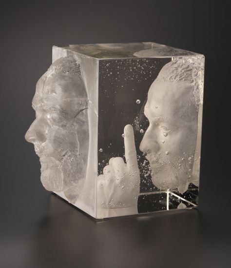 Reflecting by Kate Vogel cubo vidrio caras escultura Dimensional Art, Art Of Glass, 3d Studio, Mind The Gap, Glass Artwork, Chihuly, Gorgeous Glass, Sculpture Installation, Crystal Art