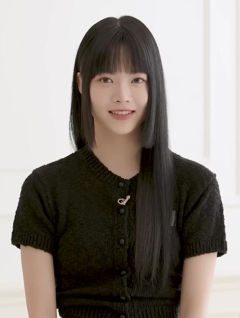 Hime Bangs, Jellyfish Haircut, Birthday Quotes For Girlfriend, Lee Sserafim, Whimsical Hair, Yunjin Kim, Hime Cut, Lesserafim Eunchae, Le Sserafim Eunchae