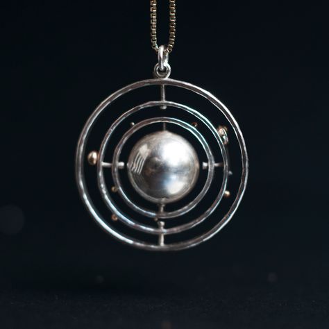 Kinetic solar system jewelry - Boing Boing Kinetic Jewellery, Geodesic Sphere, Solar System Jewelry, Gem Necklaces, Fidget Jewelry, Solar System Necklace, Outer Planets, Science Jewelry, Metalsmithing Jewelry