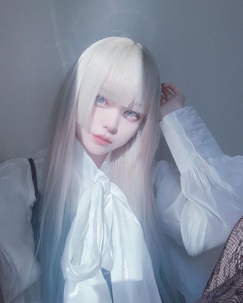 Long White Hair, White Hair Color, Aesthetic People, Poses References, Hair Reference, Pose Reference Photo, Aesthetic Hair, White Hair, Hair Designs