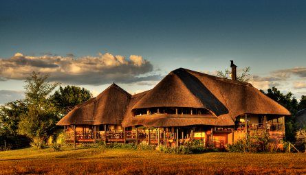 Savanna Village - Thoughts and suggestions Minecraft Project African Lodges, Retirement Village, Chobe National Park, African House, Thatched House, Golf Estate, Public Golf Courses, Dutch House, Vernacular Architecture