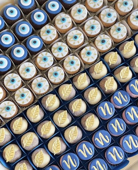 Mamma Mia Cupcakes Ideas, Evil Eye Party Decoration, Evil Eye Cupcakes, Mamma Mia Brunch, Greece Birthday Party Ideas, Evil Eye Cake, Greece Birthday, 17th Birthday Party Ideas, Greek Party