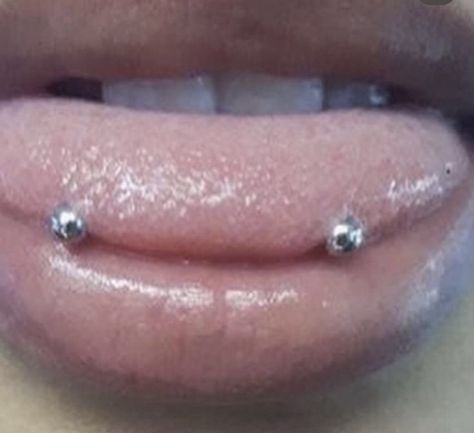 Picerings Ideas Face, Snake Eyes And Frog Eyes Piercing, Snake Eyes Tongue Piercing Black Women, Snake Eye Piercing Tongue, Tongue Piercing Snake Eyes, Frog Piercing, Frog Eyes Piercing Tongue, Frog Eyes Piercing, Snake Eyes Tongue Piercing