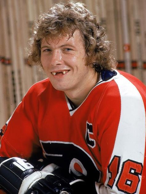 #tbt: Hockey's back! Celebrate with these players with missing teeth - Bobby Clarke Hockey Hair, Flyers Hockey, Hockey Quotes, Philadelphia Sports, Missing Teeth, Sport Quotes Motivational, Nhl Players, Sports Hero, Hockey Player