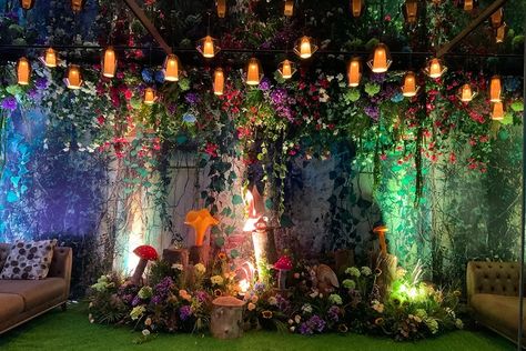 Enchanted Flower Garden, Dark Enchanted Forest Wedding, Dark Fairy Party, Fairy Grotto, Birthdays Themes, Enchanted Forest Theme Party, Forest Themes, Forest Decorations, Art Nook