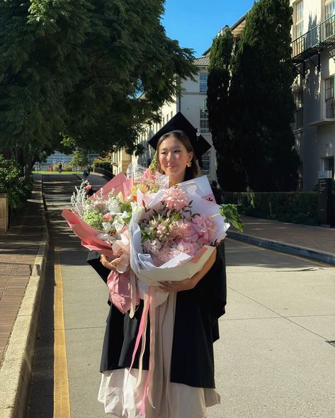 part II of amy graduates is here!! me with some dear munchkins who were able to take time off to come be with me 🌼🌺🌸 Graduation Vibes, Seniors 2025, 2025 Moodboard, Graduation Photo Ideas, Graduation Pose, Graduation Look, Graduation Bouquet, Graduation Pics, Graduation Photography Poses