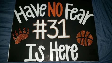 Basketball Poster Ideas, Football Poster Ideas, School Spirit Posters, Volleyball Poster, Spirit Posters, Pep Club, Basketball Senior Night, Senior Night Ideas, Senior Posters