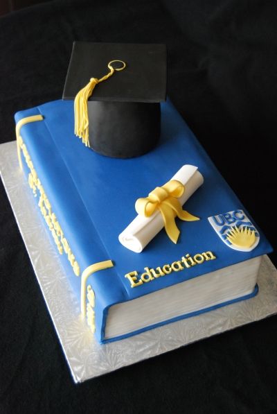 Graduation Book Cake By Marniela on CakeCentral.com Graduation Book Cake, Teachers Day Cake, Construction Birthday Cake, Teacher Cakes, Graduation Book, Graduation Party Cake, Grad Cake, Decorating Frosting, Book Cakes