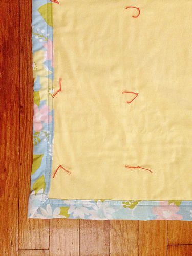 Sheet Quilt, Tie Quilt, Easy Quilt, Blanket Diy, Vintage Blanket, Beginner Sewing Projects Easy, Quilt Batting, Traditional Quilts, Vintage Bed