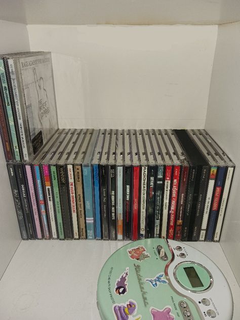 Cd Shelf Aesthetic, Cd Shelf Ideas, Cd Collection Aesthetic, Cd Setup, Cd Storage Ideas, Music Shelf, Cd Shelf, Cd Organization, Cd Display