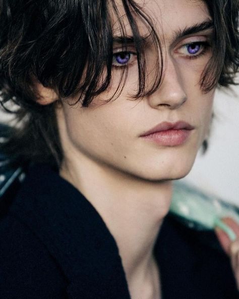 Character : guy with black hair and purple eyes Karlheinz Weinberger, Guys With Black Hair, Black Hair Boy, Black Hair Blue Eyes, 얼굴 드로잉, 얼굴 그리기, Character Inspiration Male, Aesthetic People, Purple Eyes