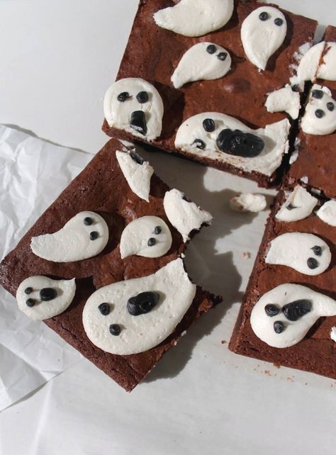 Quick & Easy Delicious Dessert Recipes Ghost Brownies, The Best Fudgy Brownies, Best Fudgy Brownies, Halloween Dessert Recipes, Easy Delicious Dessert, Fuel Food, Food Scales, Halloween Food Desserts, Baking Stuff