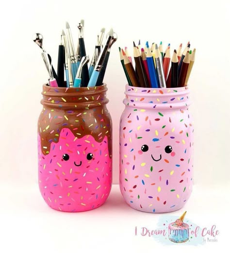 Crafts To Do With Friends Adults, Upcycled Glass Jars, Jar Paint Ideas, Painting On Jars, Painted Jars Ideas, Jar Art Paint, Painting On Jar, Mason Jar Decorating Ideas, Jar Painting Ideas Cute