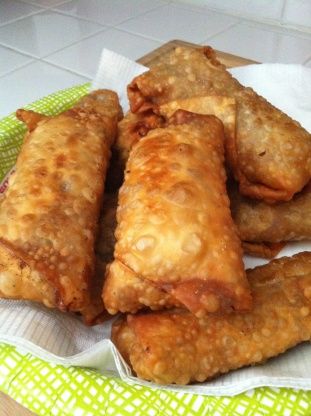 Delicious egg rolls! I love mine with jalapeAndntilde;o pepper jelly! You can use 1/2 pound of meat for more veggie taste, or a full pound for meatier egg rolls. Cole Slaw Mix, Easy Egg Roll Recipe, Easy Egg Roll, Chinese Egg Rolls, Egg Roll Recipe, Hamburger Sliders, Telur Gulung, Chinese Egg, Mapo Tofu