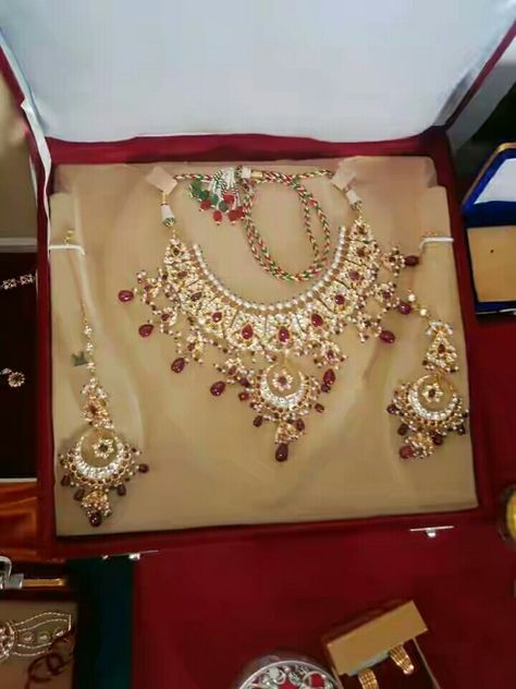 Rajputi jewellery necklace by kuldeep singh Rajasthani Gold Jewellery Necklaces, Rajput Jewellery Necklaces, Rajputi Jwellery Designs Gold, Rajputi Necklace Set Gold, Jodhpuri Rajputi Jewellery, Rajputi Jewellery Royal Set, Rajputi Gold Jewellery, Rajputana Culture, Engagement Ring Non Traditional