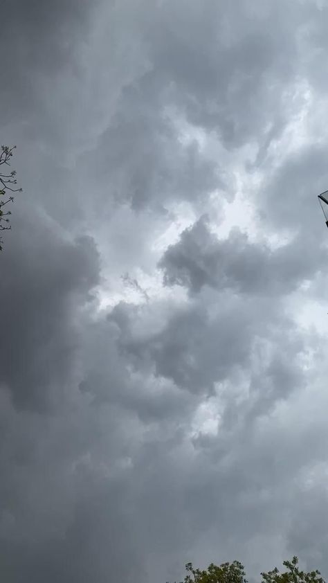 Rain Athestic, Rainy Sky Photography, Rain Fake Story, Rain Sky Aesthetic, Rain Clouds Aesthetic, Photography Sky Clouds, Rainy Clouds, Sky Rain, Rain Video