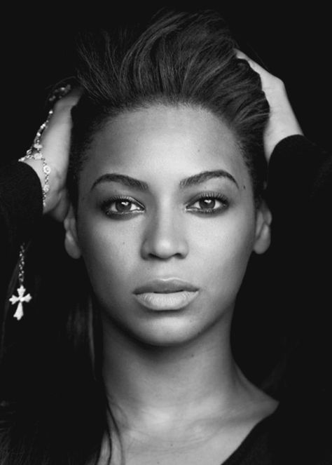 Beyonce Female Portrait Poses, Women Photography, Black Celebrities, Eye Photography, Face Photography, Celebrity Portraits, Beyonce Knowles, White Face, Black And White Portraits