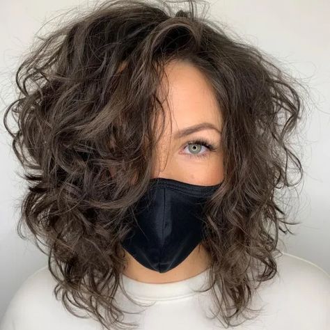 Balayage, Lob Curly Hair, Bob With Curls, Medium Haircuts For Women, Shoulder Length Layered Hair, Womens Haircuts Medium, Medium Length Hair Men, Curly Hair Updo, Hairstyles For Medium Length Hair Easy