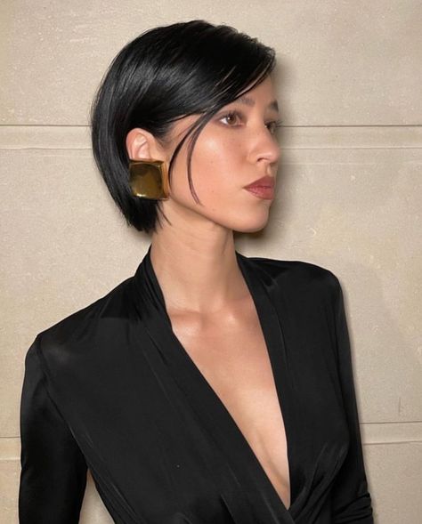 Kelsey Asbille Short Hair, Jlo Ponytail Hairstyles, Curly Hairstyles With Highlights, Bob Hairstyles Asian, Highlights Bob Haircut, Jlo Ponytail, Sleek Short Bob, Monica Dutton, Hair Cut Lengths