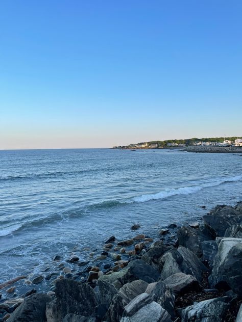 york beach, maine #yorkbeach #maine #beach #aesthetic Maine Beach Aesthetic, Summer In Maine, Maine Aesthetic, Cod Aesthetic, York Beach Maine, Cape Cod Aesthetic, Maine Beach, England Coast, Beachy Stuff