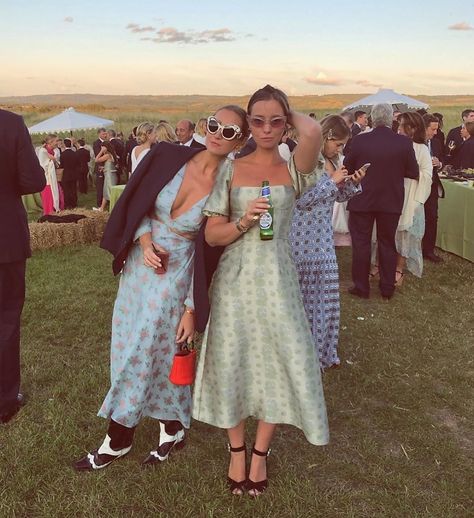 This Fashion Editor Had The Coolest Wedding To Hit The English Countryside Party Dress Codes, Garden Chic Wedding, Garden Party Outfit, English Country Weddings, English Garden Wedding, Formal Wedding Guests, Floral Bridesmaid Dresses, Dress Code Wedding, Country Chic Wedding