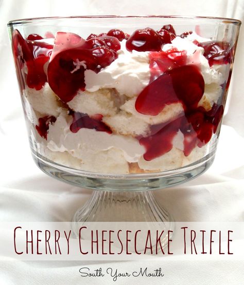 tailgate trifle 2 Pudding Recept, Punch Bowl Cake, Strawberry Shortcake Cheesecake, Cheesecake Trifle, Cheesecake Parfaits, Parfait Desserts, Cheesecake Pudding, Creme Dessert, Trifle Desserts