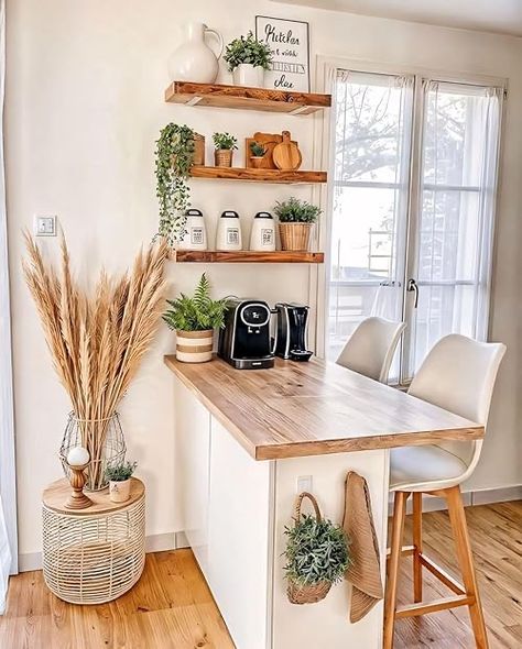 Boho style book with popas grass Boho Chic Kitchen, Kitchen Shelf Decor, Coffee Bar Home, Boho Kitchen, Apartment Inspiration, Home Decor Kitchen, A Kitchen, Modern Kitchen Design, Kitchen Inspirations