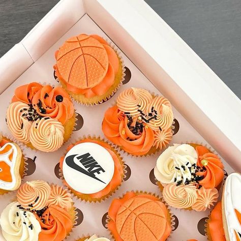 Nike Themed Cupcakes, Buttercream Basketball Cake, Basketball Party Desserts, Basketball Birthday Treats, Sports Cupcakes Ideas Boys, Basketball Birthday Cupcakes, Basketball Theme Cupcakes, Nike Cupcakes, Basketball Cupcakes Ideas