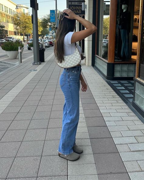 High Raised Jeans Outfit, 90s Relaxed Jeans Outfit, Relaxed Jeans Outfit, 90s Jeans Outfit, 90s Relaxed Jeans, High Rise 90s Relaxed Jean, Bootcut Jeans Outfit, Jean Fits, Jeans Outfit Winter