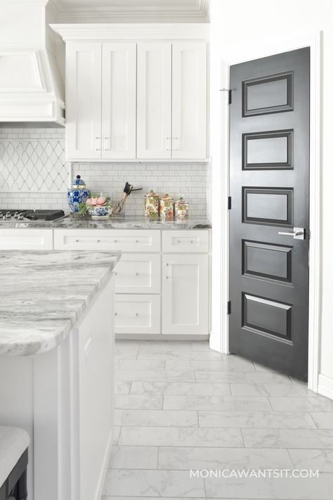 White kitchen, walls and trim with marble floors and countertops and black interior pantry kitchen door. Tips, hacks on how to clean dark doors to remove dust, fingerprints and pet hair. #decoratingkitchen #kitchendesign #kitchenideas #kitchendecor #kitchenremodel #kitchens White Shaker Cabinet Kitchen, White Shaker Cabinet, Shaker Style Kitchen Cabinets, Kitchen Cabinet Trends, White Marble Kitchen, Black Interior Doors, Classic White Kitchen, White Shaker Cabinets, Shaker Style Kitchens